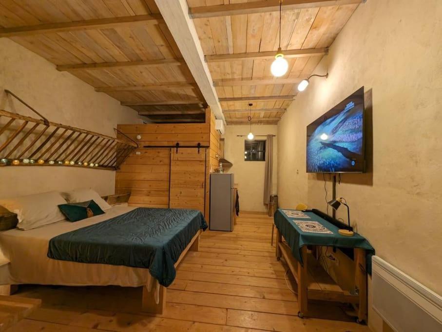 Logement - Studio Independant A Pérouges Exteriér fotografie