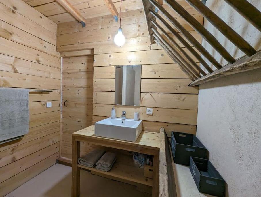 Logement - Studio Independant A Pérouges Exteriér fotografie