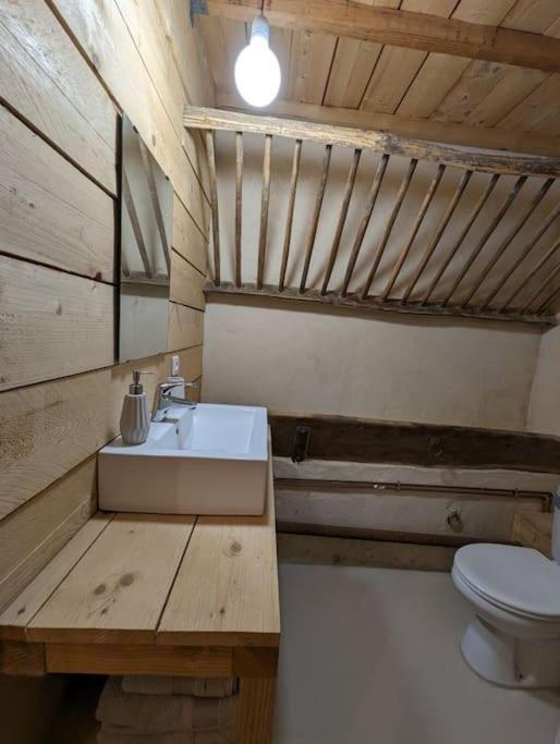 Logement - Studio Independant A Pérouges Exteriér fotografie